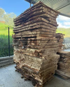 Për çfarë mobiljesh përdoret derrasa e arrës (walnut wood)? 4 Dru Arre