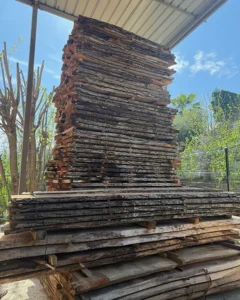 Për çfarë mobiljesh përdoret derrasa e arrës (walnut wood)? 3 Dru Arre